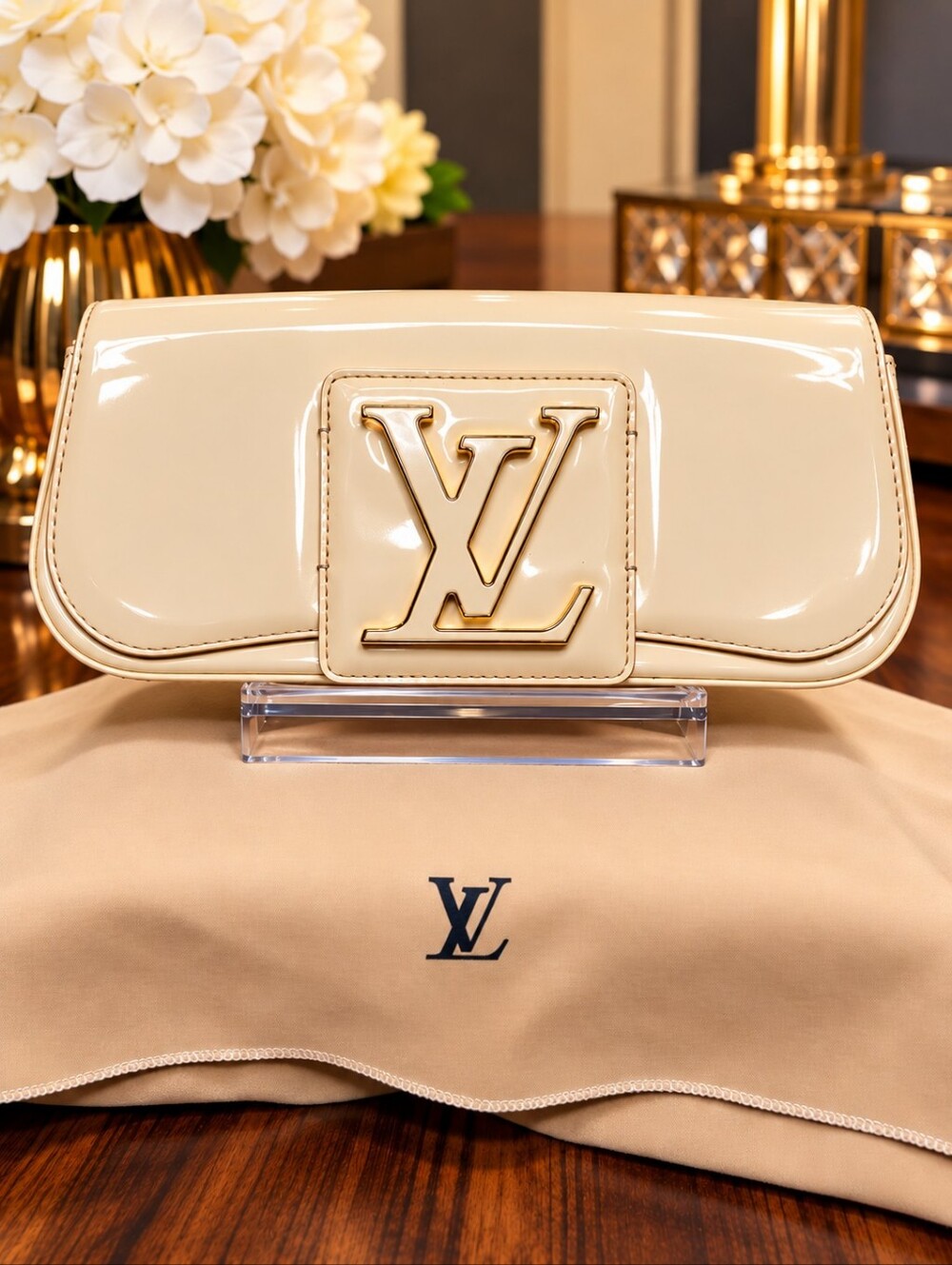 Louis Vuitton Sobe Clutch In Vernis Patent Leather PLC